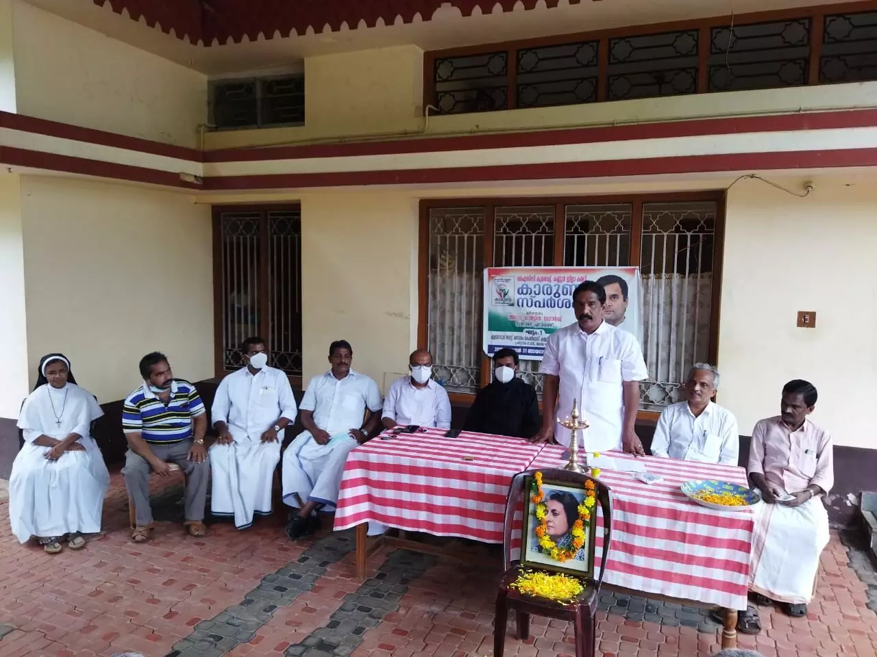 ഒ.​െഎ.സി.സി കാരുണ്യ സ്​പർശം ഉദ്​ഘാടനം ചെയ്​തു