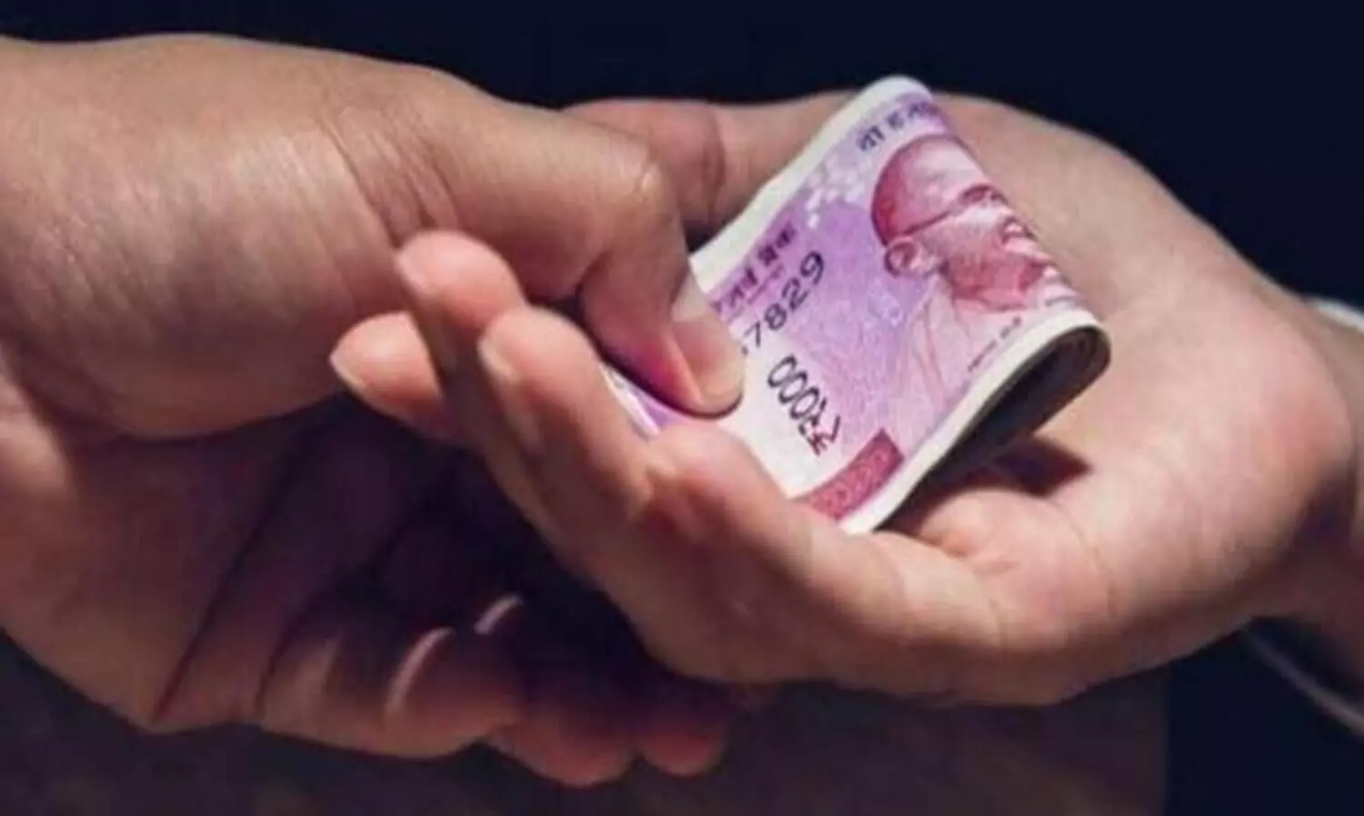 എക്സൈസ് ഓഫിസുകളിൽ റെയ്ഡ്; 83,620 രൂപ പിടികൂടി