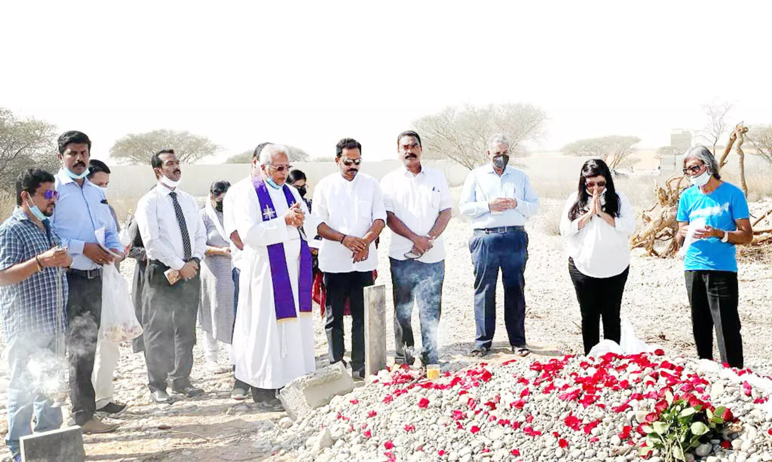 പു​റം​വാ​സ​ത്തി​ല്‍ മ​ര​ണം പു​ല്‍കി; പ്ര​വാ​സ​മ​ണ്ണി​ല​ലി​ഞ്ഞ​വ​ര്‍ക്ക് ഓ​ര്‍മ​പ്പൂ​ക്ക​ള്‍