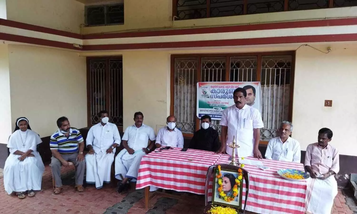 ഒ.​െഎ.സി.സി കാരുണ്യ സ്​പർശം ഉദ്​ഘാടനം ചെയ്​തു