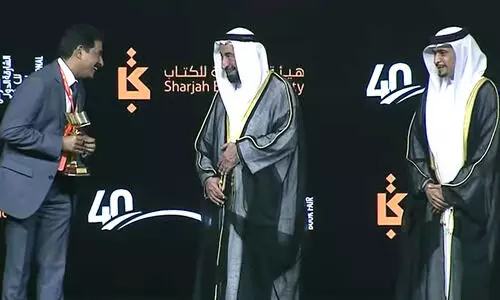 ശൈ​ഖ്​ സു​ൽ​ത്താ​െൻറ ആ​ദ​രം ഏ​റ്റു​വാ​ങ്ങി മ​ല​യാ​ളി