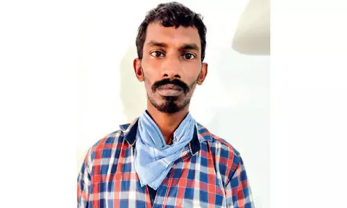 സ്കൂ​ൾ പ​രി​സ​ര​ത്തു​നി​ന്ന് ക​ഞ്ചാ​വു​മാ​യി പി​ടി​യി​ൽ