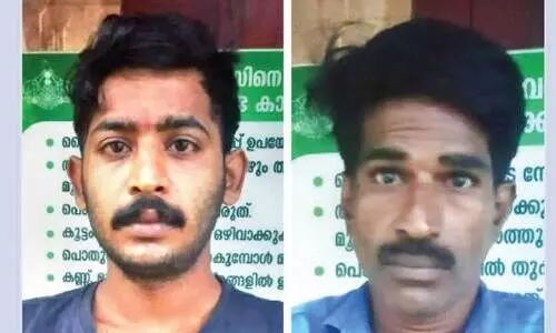 കക്കൂസ് മാലിന്യം റോഡരികിൽ തള്ളൽ; പ്ര​തി​ക​ളെ​ക്കൊ​ണ്ടു​ത​ന്നെ വൃ​ത്തി​യാ​ക്കി​ച്ചു