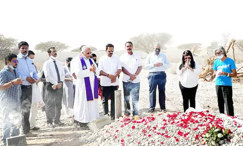 പു​റം​വാ​സ​ത്തി​ല്‍ മ​ര​ണം പു​ല്‍കി; പ്ര​വാ​സ​മ​ണ്ണി​ല​ലി​ഞ്ഞ​വ​ര്‍ക്ക് ഓ​ര്‍മ​പ്പൂ​ക്ക​ള്‍