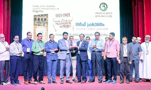 കേ​ര​ള മു​സ്‌​ലിം​ക​ൾ നൂ​റ്റാ​ണ്ടി​െൻറ ച​രി​ത്രം പു​സ്ത​കം പ്ര​കാ​ശ​നം ചെ​യ്തു