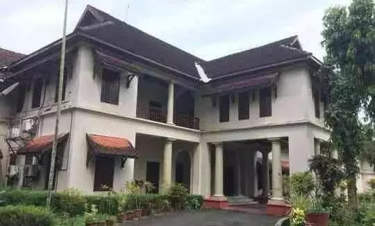 ആലുവ പാലസിലെ നവീകരണ പ്രവർത്തനങ്ങൾ പാതിവഴിയിൽ നിലച്ച നിലയിൽ ആലുവ പാലസിലെ നവീകരണ പ്രവർത്തനങ്ങൾ പാതിവഴിയിൽ നിലച്ച നിലയിൽ