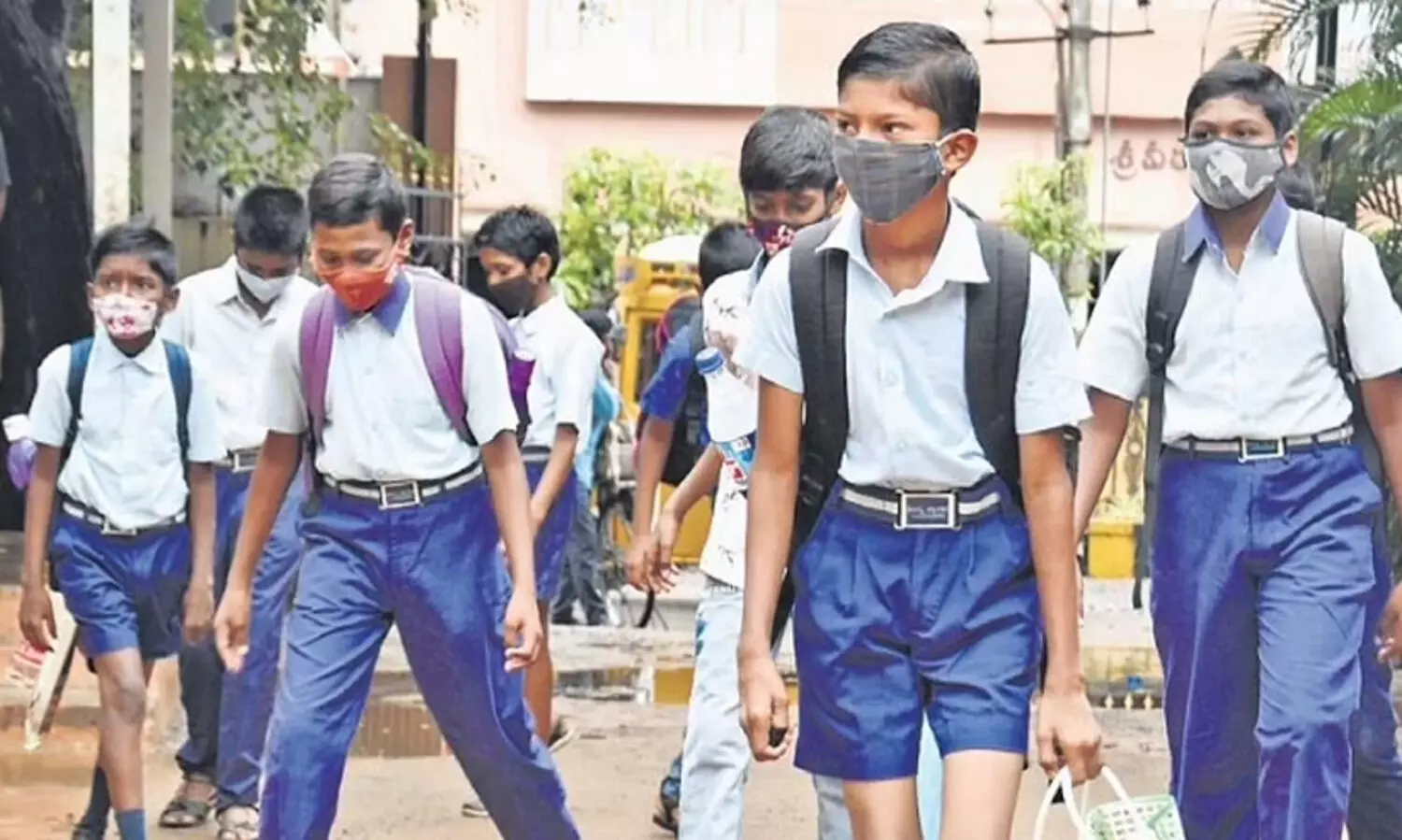 കനത്ത മഴ: ആറ് ജില്ലകളിലെ വിദ്യാഭ്യാസ സ്ഥാപനങ്ങൾക്ക് നാളെ അവധി