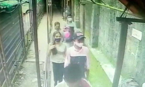 ഇരട്ട സഹോദരിമാരെയും സഹപാഠികളെയും കാണാതായെന്നു പരാതി