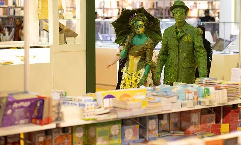 ശ്രദ്ധനേടി സ്​പാനിഷ് കലാകാരന്മാരുടെ കവാത്ത്