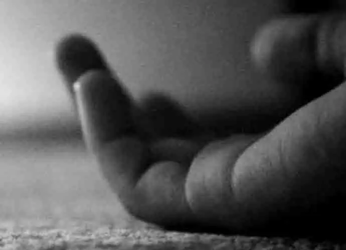 ടവല് എടുത്തുകൊടുക്കാന് വൈകിയതിന് ഭാര്യയെ അമ്പതുകാരന് അടിച്ചുകൊന്നു ടവല് എടുത്തുകൊടുക്കാന് വൈകിയതിന് ഭാര്യയെ അമ്പതുകാരന് അടിച്ചുകൊന്നു