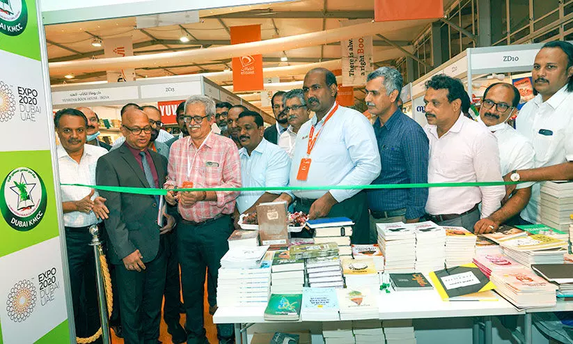 കെ.​എം.​സി.​സി സ്​​റ്റാ​ൾ ഉ​ദ്​​ഘാ​ട​നം ചെ​യ്​​തു