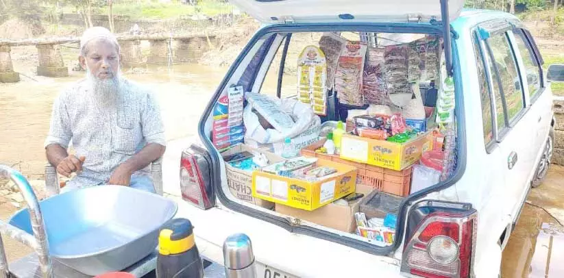 The shop was swept away by the flood; Majeed started selling in the cars