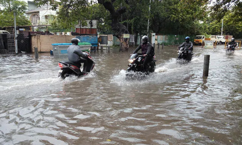 കനത്ത മഴ; ചെന്നൈയിൽ നിരവധിയിടങ്ങളിൽ വെള്ളം കയറി കനത്ത മഴ; ചെന്നൈയിൽ നിരവധിയിടങ്ങളിൽ വെള്ളം കയറി