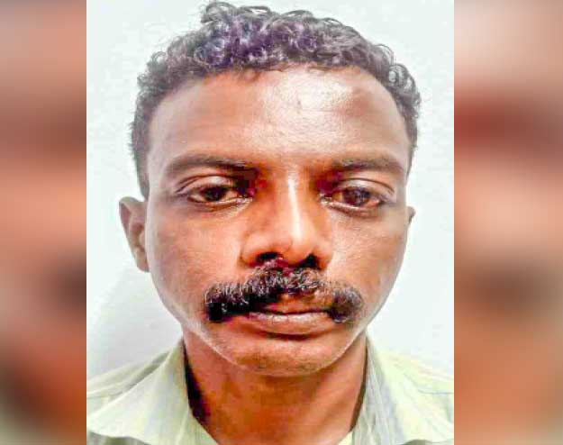 അയൽവാസിയെ വെട്ടിപ്പരിക്കേൽപിച്ചയാൾ പിടിയിൽ അയൽവാസിയെ വെട്ടിപ്പരിക്കേൽപിച്ചയാൾ പിടിയിൽ