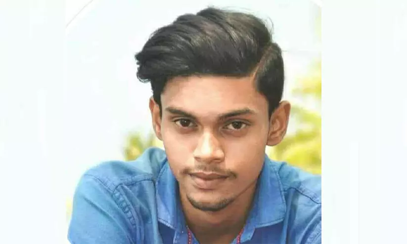 കാറപകടത്തിൽ പരിക്കേറ്റ യുവാവ്​ മരിച്ചു