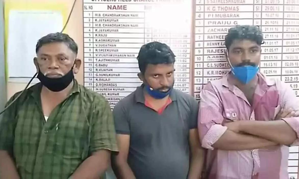 അഞ്ഞൂറിന്‍റെ നോട്ടുകൾക്കിടയിൽ വെള്ള പേപ്പർ അടുക്കിവെച്ച്​ കച്ചവടം; നോട്ടിരട്ടിപ്പ് സംഘം പിടിയിൽ