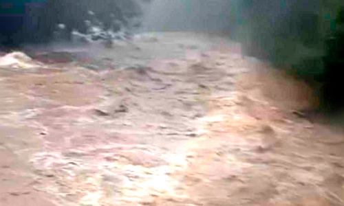 ഇടുക്കി കൊക്കയാറിൽ ഉരുൾപൊട്ടിയതായി സംശയം; കോട്ടയം കൂട്ടിക്കലിൽ ശക്തമായ മഴ