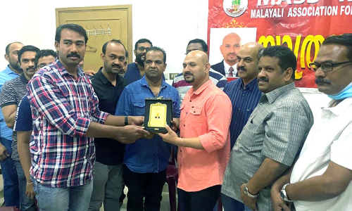 ഡാ​ജ​ൻ ഡാ​നി എ​ബ്ര​ഹാ​മി​ന് യാ​ത്ര​യ​യ​പ്പ്​​ ന​ൽ​കി