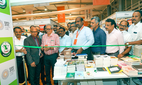 കെ.​എം.​സി.​സി സ്​​റ്റാ​ൾ ഉ​ദ്​​ഘാ​ട​നം ചെ​യ്​​തു