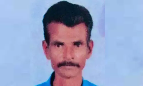 സാനിറ്റൈസർ കഴിച്ച് അവശനായ വയോധികൻ മരിച്ചു സാനിറ്റൈസർ കഴിച്ച് അവശനായ വയോധികൻ മരിച്ചു