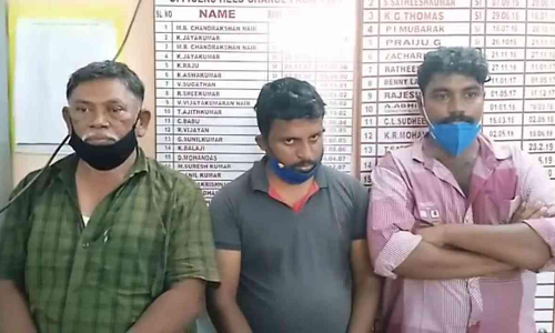 അഞ്ഞൂറിന്‍റെ നോട്ടുകൾക്കിടയിൽ വെള്ള പേപ്പർ അടുക്കിവെച്ച്​ കച്ചവടം; നോട്ടിരട്ടിപ്പ് സംഘം പിടിയിൽ