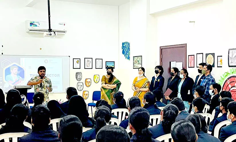 മീ​റ്റ് ദ ​ഡ​യ​റ​ക്​​ട​ര്‍​പ​രി​പാ​ടി സം​ഘ​ടി​പ്പി​ച്ചു