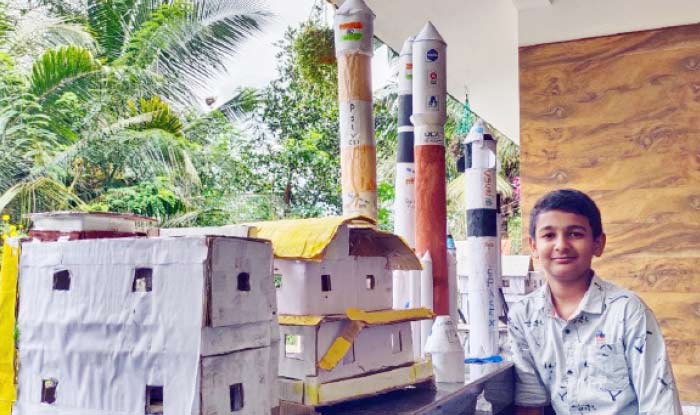 റോക്കറ്റ് രൂപങ്ങളിൽ വിസ്മയം തീർത്ത് സാൻജോ റോക്കറ്റ് രൂപങ്ങളിൽ വിസ്മയം തീർത്ത് സാൻജോ