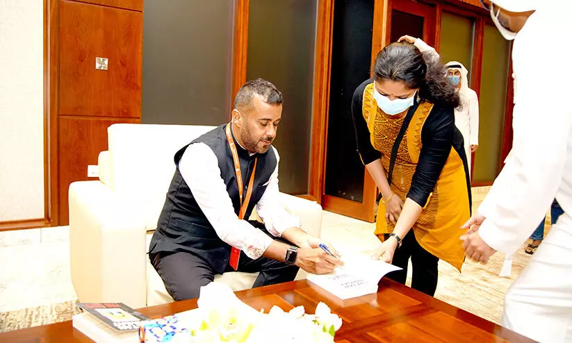 ലാളിത്യമാണ് എഴുത്തുകളുടെ വിജയം –ചേതൻ ഭഗത് ലാളിത്യമാണ് എഴുത്തുകളുടെ വിജയം –ചേതൻ ഭഗത്