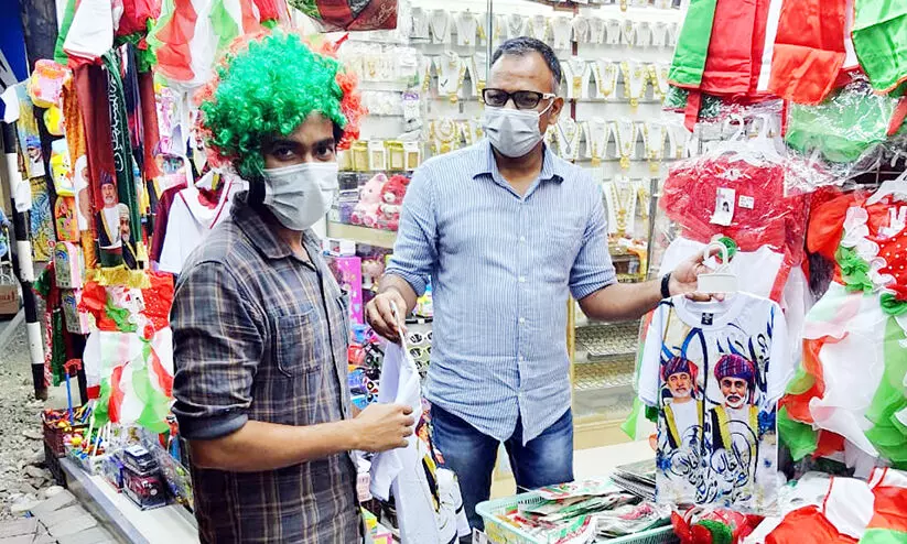 ദേ​ശീ​യ ദി​നാ​ഘോ​ഷം: വി​പ​ണി​യി​ല്‍ ബ​ഹു​വ​ര്‍ണ അ​ല​ങ്കാ​ര​ങ്ങ​ളെ​ത്തി