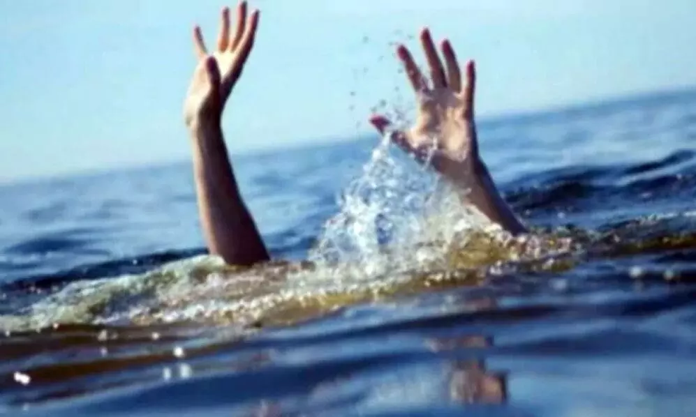 ദർഗയിൽ നിന്ന് മടങ്ങുന്നതിനിടെ ആറ്റിൽ കുളിക്കാനിറങ്ങിയ രണ്ടു യുവാക്കൾ മുങ്ങി മരിച്ചു ദർഗയിൽ നിന്ന് മടങ്ങുന്നതിനിടെ ആറ്റിൽ കുളിക്കാനിറങ്ങിയ രണ്ടു യുവാക്കൾ മുങ്ങി മരിച്ചു