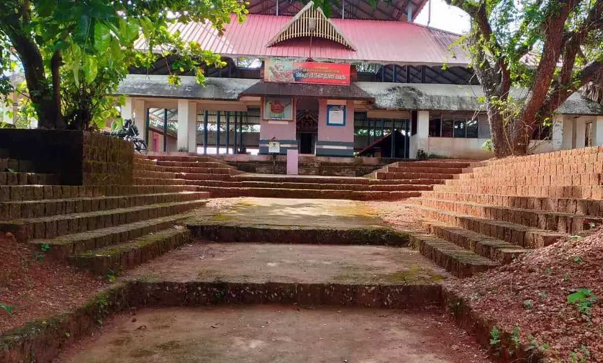 വനിതാ കൂട്ടായ്മയിൽ വീതുക്കുന്ന് ശുചീകരിച്ചു