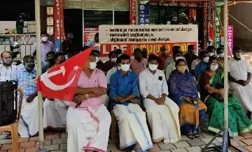 ചെങ്ങന്നൂർ നഗരസഭയിൽ എൽ.ഡി.എഫ് കൗൺസിലർമാർ സത്യാഗ്രഹത്തിൽ