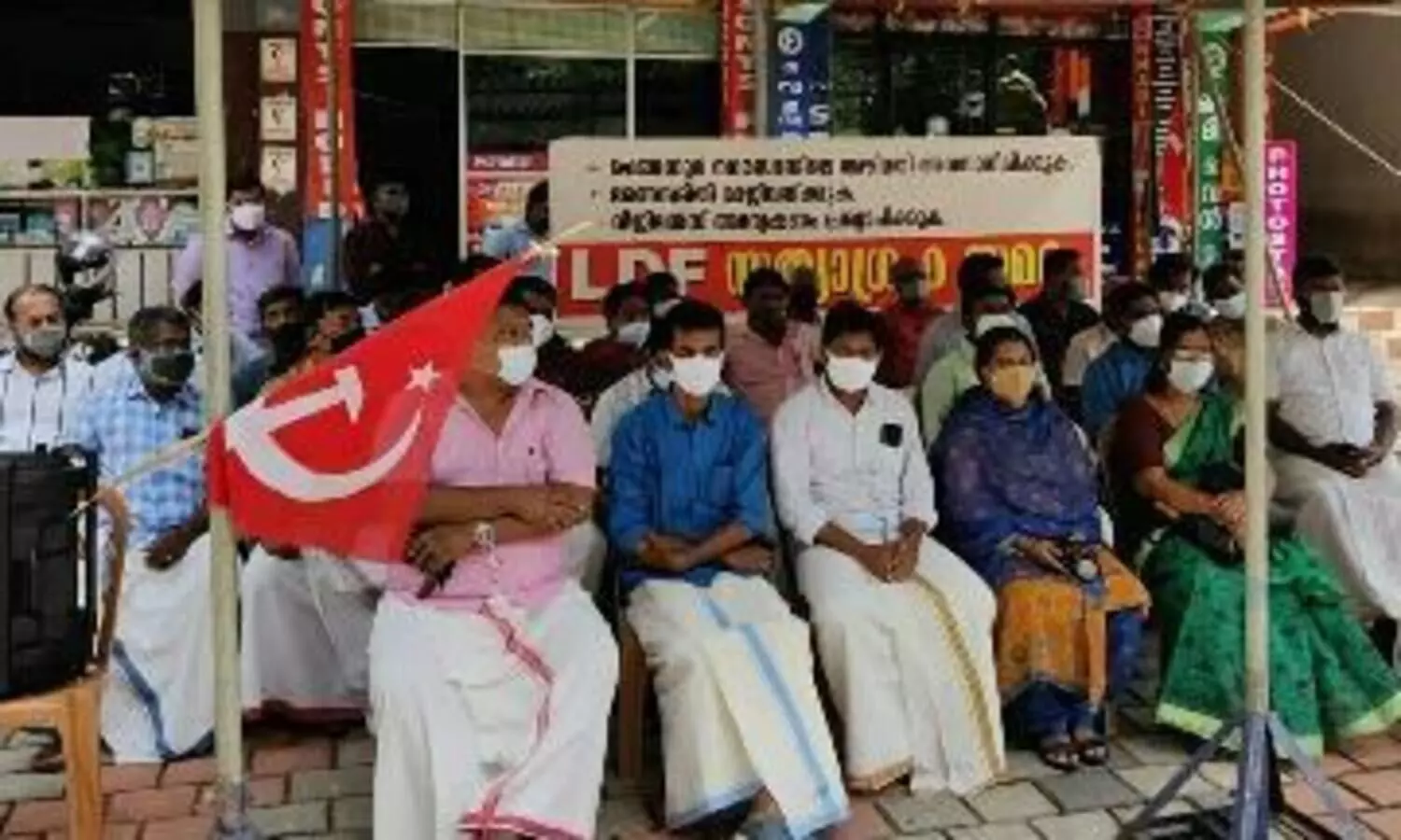 ചെങ്ങന്നൂർ നഗരസഭയിൽ എൽ.ഡി.എഫ് കൗൺസിലർമാർ സത്യാഗ്രഹത്തിൽ