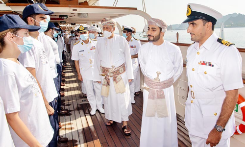 സൗ​ഹൃ​ദ​ത്തി​െൻറ ഒാ​ള​പ്പ​ര​പ്പി​ലേ​ക്ക്​ ഷ​ബാ​ബ്​ ഒ​മാ​ൻ ര​ണ്ട്​