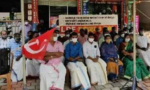 ചെങ്ങന്നൂർ നഗരസഭയിൽ എൽ.ഡി.എഫ് കൗൺസിലർമാർ സത്യാഗ്രഹത്തിൽ
