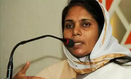 ഷാഹിദ കമാൽ വിദ്യാഭ്യാസ രേഖകൾ ഹാജരാക്കി