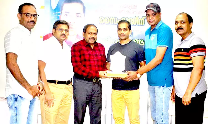 സൈ​ഫു​ദ്ദീ​ൻ മാ​ഞ്ചേ​രി​യെ ആ​ദ​രി​ച്ചു