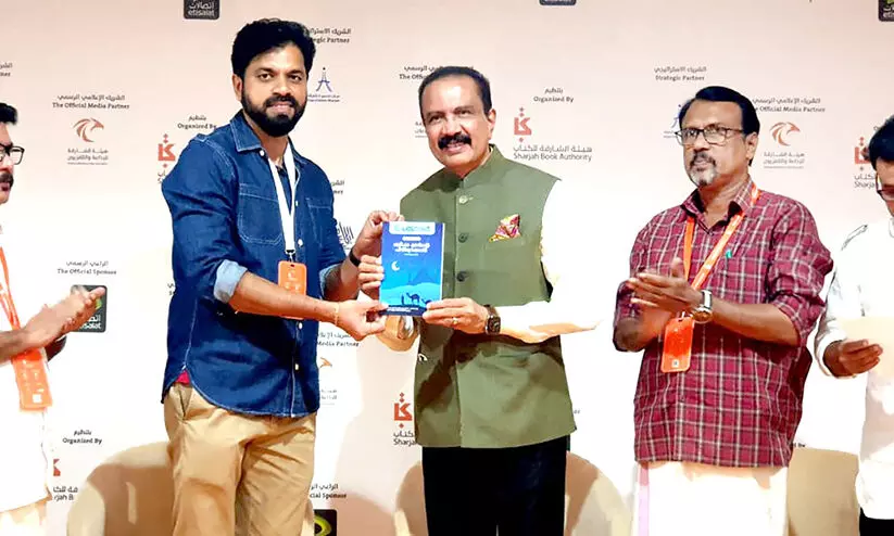 ഖ​ലീ​ഫ ഉ​മ​റി​െൻറ പി​ന്‍മു​റ​ക്കാ​ര്‍    ഡോ. ​ആ​സാ​ദ് മൂ​പ്പ​ന്‍ പ്ര​കാ​ശ​നം ചെ​യ്​​തു