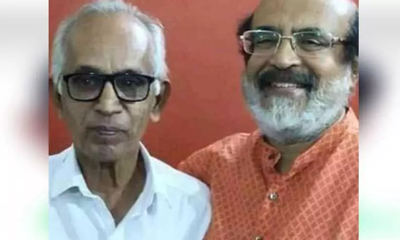 ജനകീയാസൂത്രണത്തിന് വഴികാട്ടിയായ ടി.വി.ഗോവിന്ദനെ ചേർത്ത് പിടിച്ച് തോമസ്​ ഐസക്