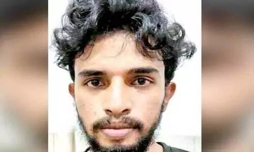 വിവാഹ വാഗ്ദാനം നല്കി ചിത്രങ്ങള് പകര്ത്തിയ യുവാവ് അറസ്റ്റില് വിവാഹ വാഗ്ദാനം നല്കി ചിത്രങ്ങള് പകര്ത്തിയ യുവാവ് അറസ്റ്റില്