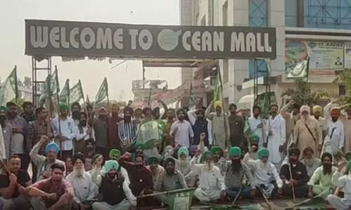 അക്ഷയ് കുമാറിന്‍റെ ചിത്രം തിയറ്ററുകളിൽ പ്രദർശിപ്പിക്കേണ്ടെന്ന് കർഷക സംഘടനകൾ; പ്രതിഷേധം ആളുന്നു