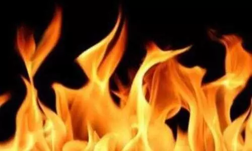 മാനസികവെല്ലുവിളി നേരിടുന്ന വീട്ടമ്മ സ്വന്തം വീടിന് തീകൊളുത്തി