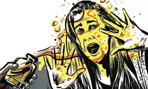വിവാഹാഭ്യർഥന നിരസിച്ചതിന്​ യുവതിയുടെ ദേഹത്ത്​ ആസിഡ്​ ഒഴിച്ചു