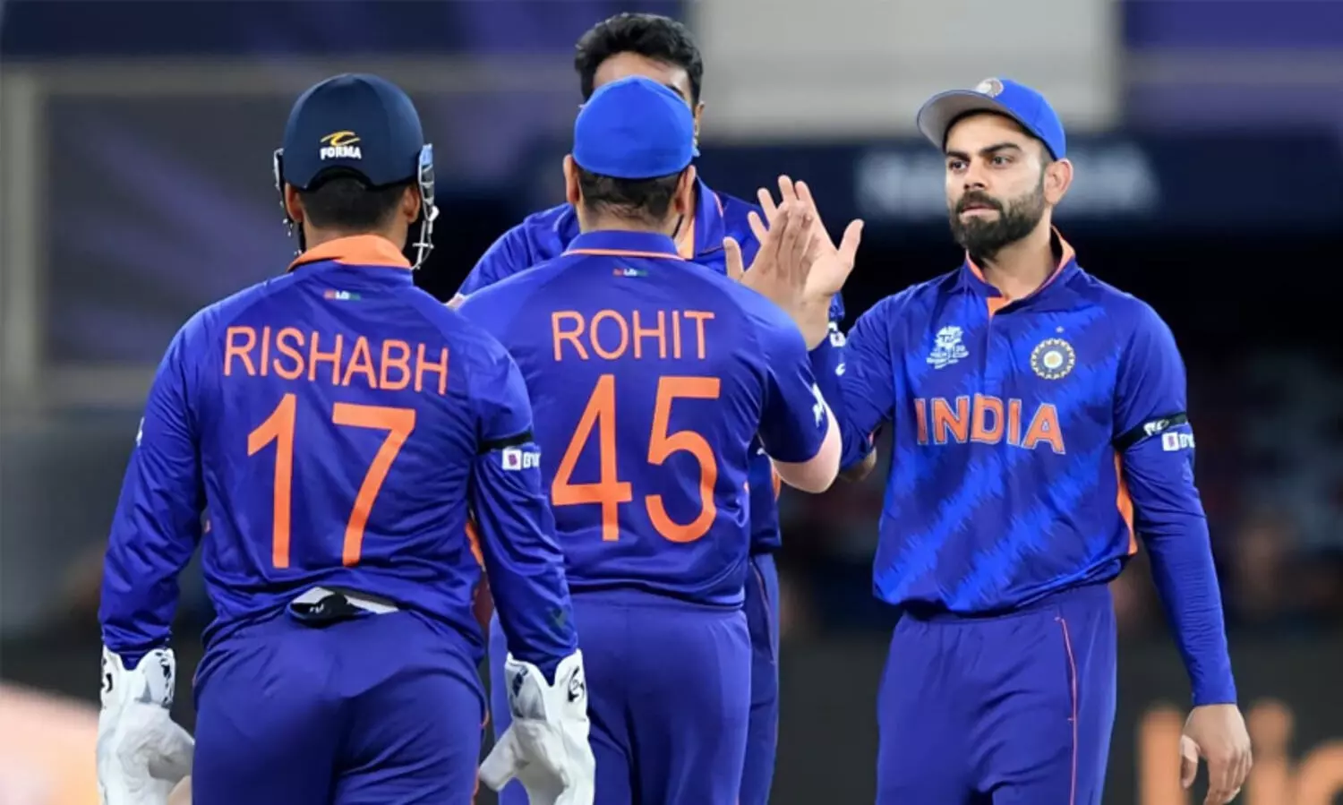 ഇന്ത്യൻ ഡ്രസിങ്​ റൂമിൽ രണ്ട്​ ഗ്രൂപ്പുകൾ; കോഹ്​ലി ട്വൻറി20യിൽ നിന്ന്​ ഉടൻ വിരമിക്കുമെന്ന്​ മുൻ പാക്​ താരം