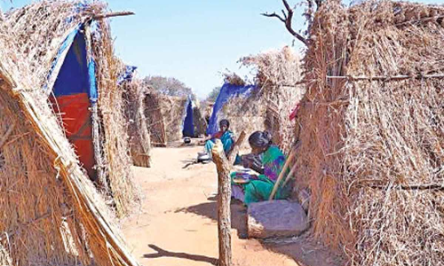 ആദിവാസിയെ കാട്ടിൽനിന്ന്​ ആട്ടിപ്പായിക്കു​േമ്പാൾ