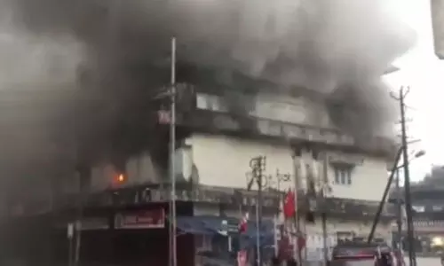 കോതമംഗലം ബസ് സ്റ്റാ​ൻ​ഡ് കെ​ട്ടി​ട​ത്തി​ൽ വ​ൻ തീ​പി​ടി​ത്തം