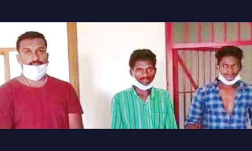 മാനി​റ​ച്ചി വി​ല്‍പ​ന: യുവാക്കൾ പിടിയില്‍