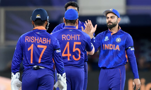 ഇന്ത്യൻ ഡ്രസിങ്​ റൂമിൽ രണ്ട്​ ഗ്രൂപ്പുകൾ; കോഹ്​ലി ട്വൻറി20യിൽ നിന്ന്​ ഉടൻ വിരമിക്കുമെന്ന്​ മുൻ പാക്​ താരം