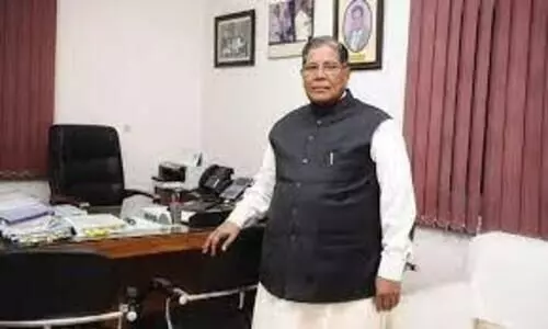 മുസ്​ലിംകൾ വിക്​ടിംഹുഡ്​ സിൻഡ്രത്തിൽ വീഴരുത്​; പുതിയ പുസ്​തകത്തിൽ മുൻ കേന്ദ്ര മന്ത്രി റഹ്​മാൻ ഖാൻ