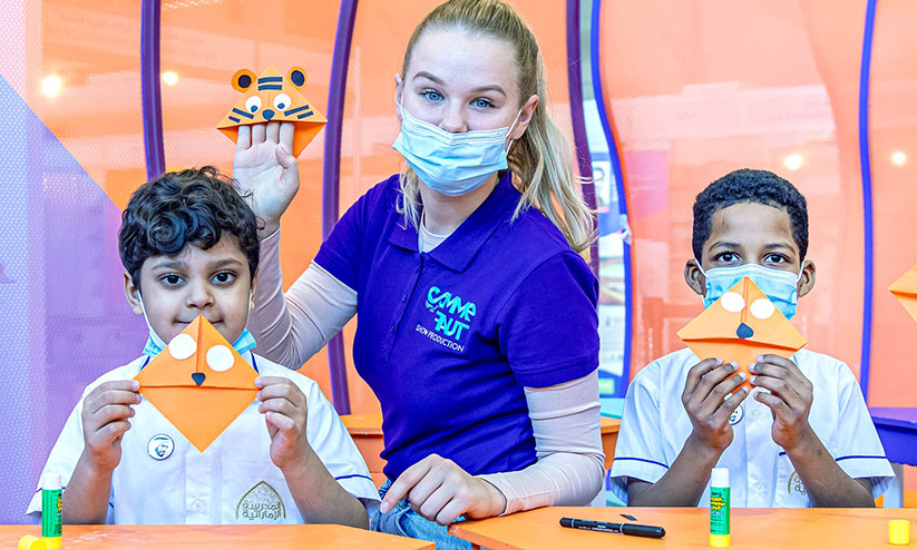 കൂ​ട്ടു​കൂ​ടി​യും പാ​ട്ടു​പാ​ടി​യും പ​ടം വ​ര​ച്ചും   കൊ​ച്ചു​കൂ​ട്ടു​കാ​ർ